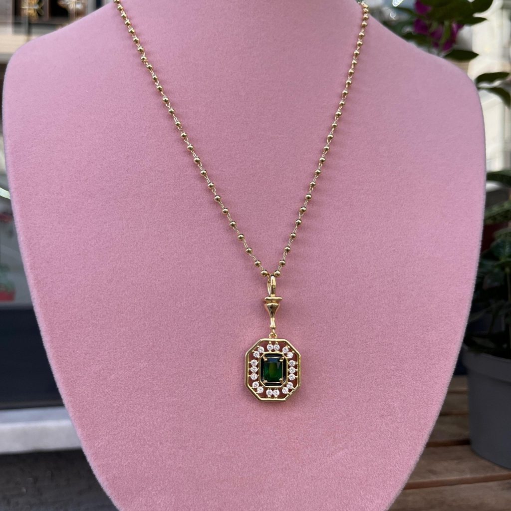 Green Stone-set Necklace Silver Jewelry